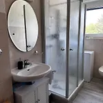 Апартаменты 3-zimmer Ferienunterkunft Inkl Parkplatz Und Balkon, Mit Naehe Zum Рюдерсдорф