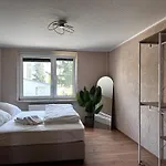 3-zimmer Ferienunterkunft Inkl Parkplatz Und Balkon, Mit Naehe Zum Апартаменты