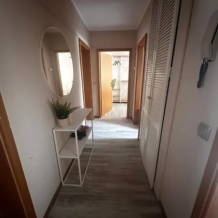 Διαμέρισμα 3-zimmer Ferienunterkunft Inkl Parkplatz Und Balkon, Mit Naehe Zum