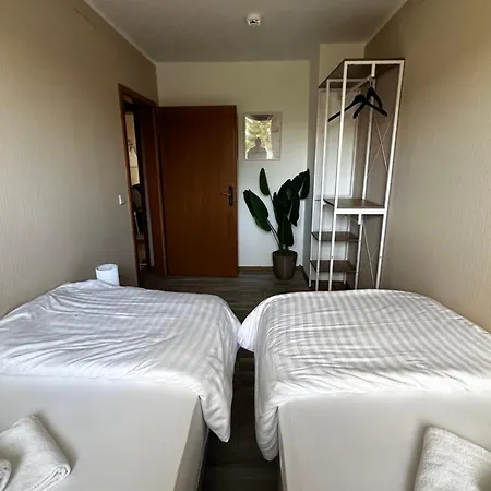 3-zimmer Ferienunterkunft Inkl Parkplatz Und Balkon, Mit Naehe Zum