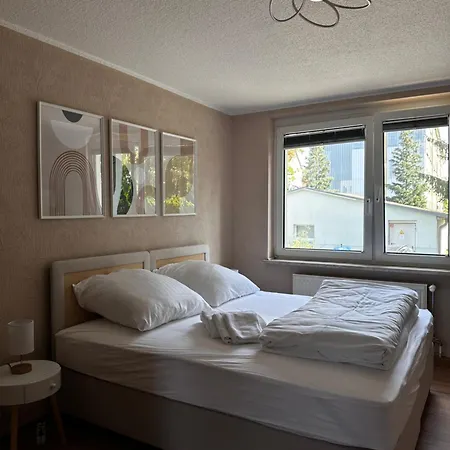 3-zimmer Ferienunterkunft Inkl Parkplatz Und Balkon, Mit Naehe Zum *