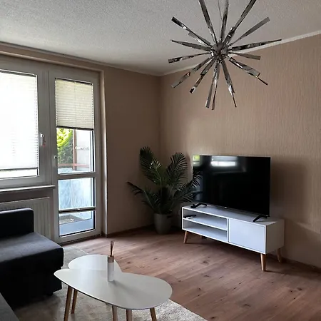 3-zimmer Ferienunterkunft Inkl Parkplatz Und Balkon, Mit Naehe Zum * Рюдерсдорф