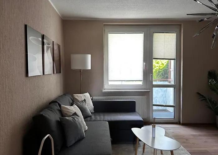 Lägenhet 3-zimmer Ferienunterkunft Inkl Parkplatz Und Balkon, Mit Naehe Zum *