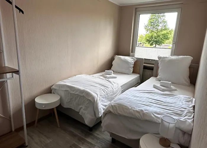 3-zimmer Ferienunterkunft Inkl Parkplatz Und Balkon, Mit Naehe Zum *